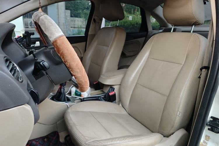 Used Ford Focus 2013 Sedan Classic 1.8L Manual Fashion Edition Left Front Seat