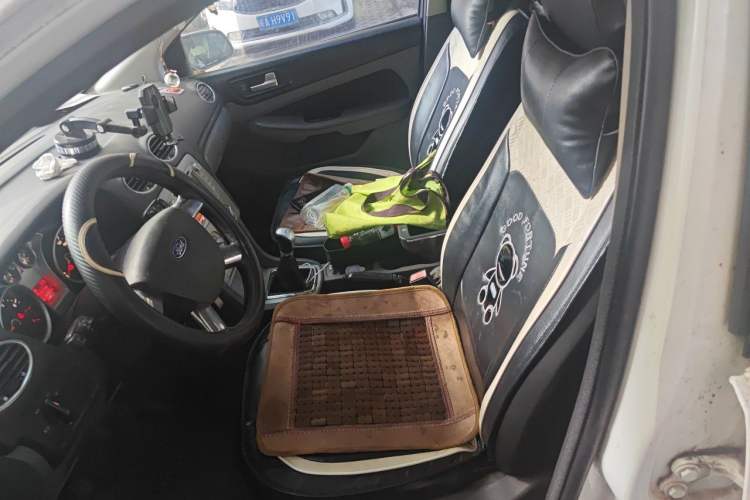 Used Ford Focus 2013 Hatchback Classic 1.8L Manual Base Model Left Front Seat