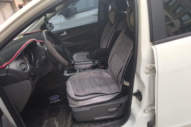 Used Ford Focus 2013 Hatchback Classic 1.8L Manual Base Model Left Front Seat