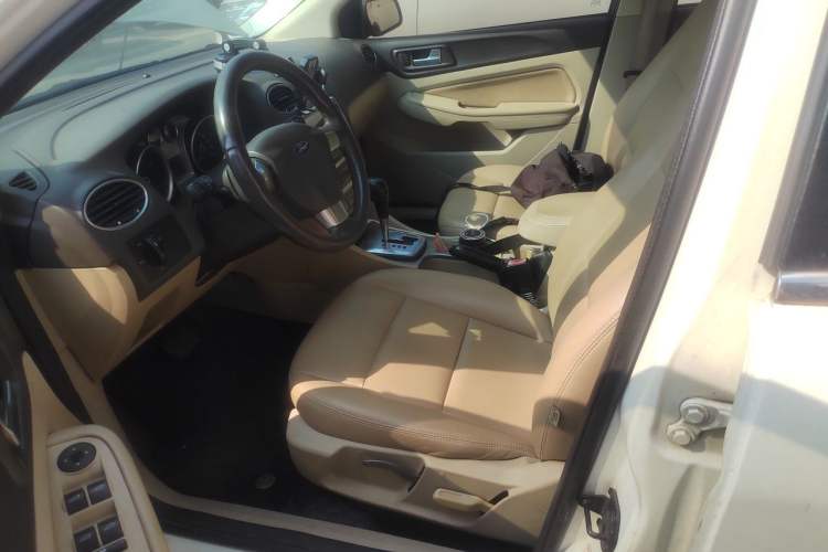 Used Ford Focus 2013 Sedan Classic 1.8L Automatic Fashion Edition Left Front Seat