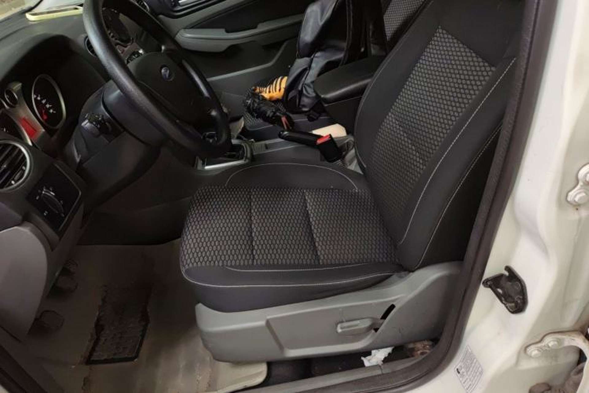 Used Ford Focus 2013 Hatchback Classic 1.8L Manual Base Model Left Front Seat