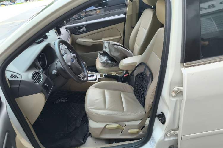 Used Ford Focus 2013 Sedan Classic 1.8L Automatic Fashion Edition Left Front Seat