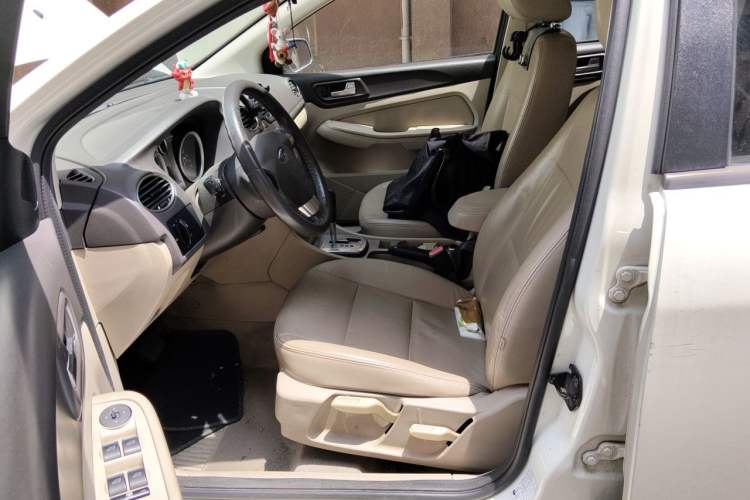 Used Ford Focus 2013 Hatchback Classic 1.8L Automatic Fashion Edition Left Front Seat