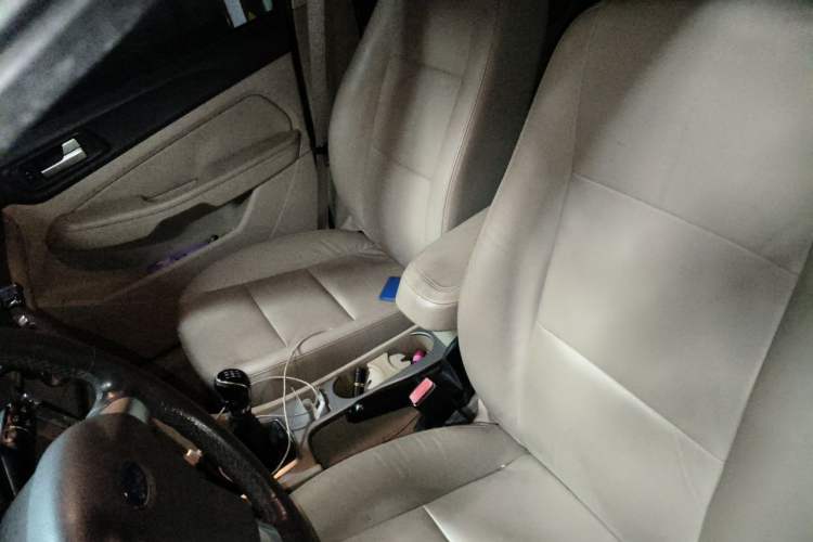 Used Ford Focus 2013 Sedan Classic 1.8L Manual Fashion Edition Left Front Seat