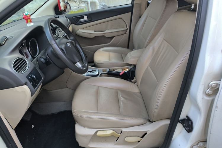 Used Ford Focus 2013 Hatchback Classic 1.8L Automatic Fashion Edition Left Front Seat