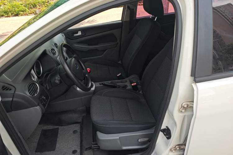 Used Ford Focus 2013 Hatchback Classic 1.8L Manual Base Model Left Front Seat