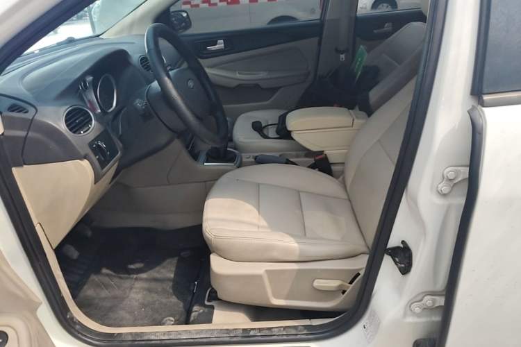 Used Ford Focus 2013 Sedan Classic 1.8L Manual Base Model Left Front Seat