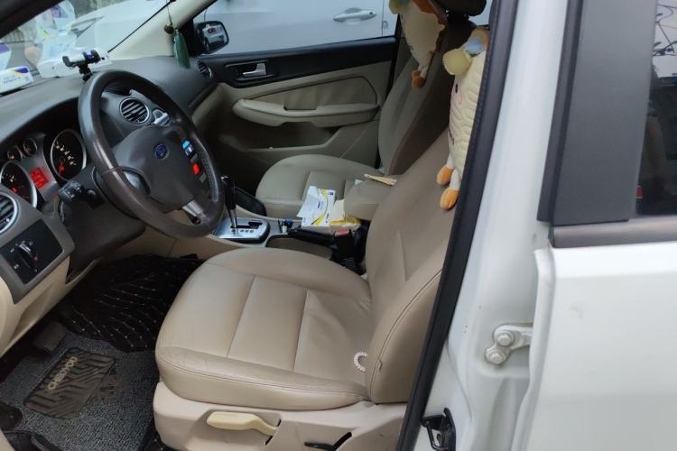 Used Ford Focus 2013 Hatchback Classic 1.8L Automatic Fashion Edition Left Front Seat