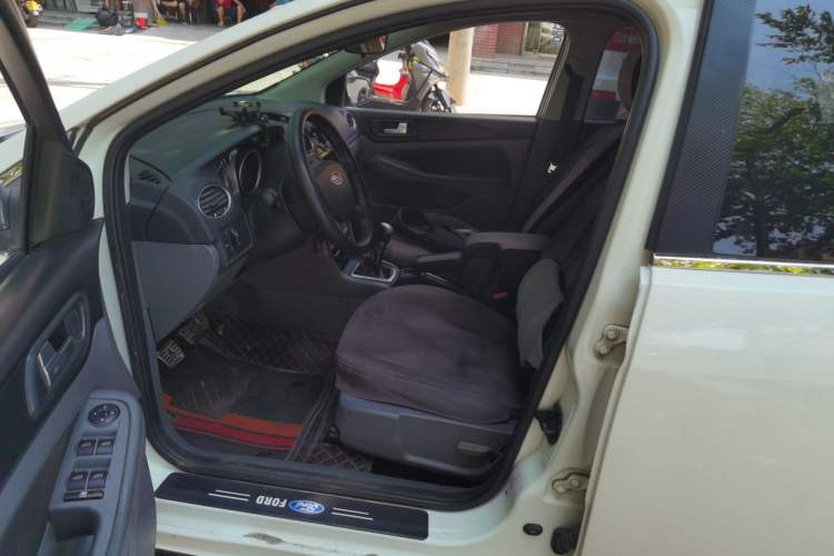 Used Ford Focus 2013 Hatchback Classic 1.8L Manual Base Model Left Front Seat
