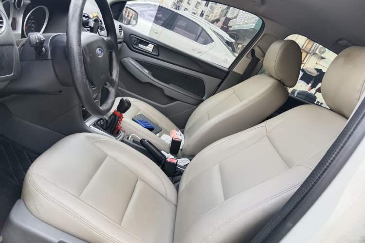Used Ford Focus 2013 Hatchback Classic 1.8L Manual Base Model Left Front Seat