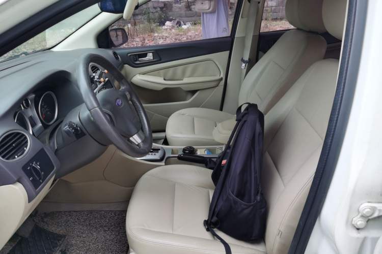 Used Ford Focus 2013 Hatchback Classic 1.8L Automatic Fashion Edition Left Front Seat