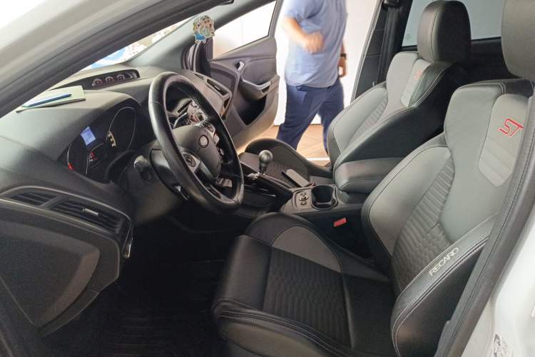 Used Ford Focus 2013 2.0T ST Standard Edition Left Front Seat