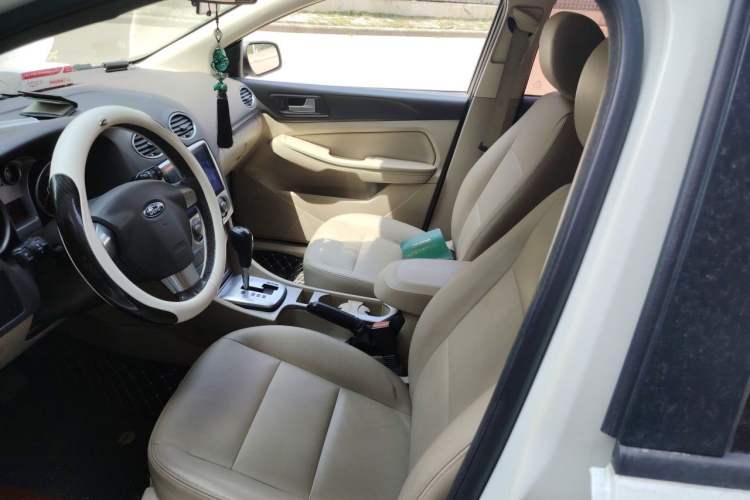 Used Ford Focus 2013 Hatchback Classic 1.8L Automatic Fashion Edition Left Front Seat