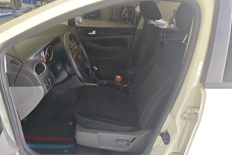 Used Ford Focus 2013 Hatchback Classic 1.8L Manual Base Model Left Front Seat