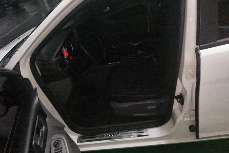 Used Ford Focus 2013 Hatchback Classic 1.8L Manual Base Model Left Front Seat