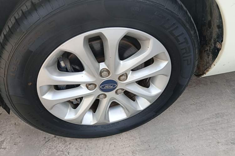 Used Ford Focus 2013 Hatchback Classic 1.8L Automatic Millionth Anniversary Edition Left Front Wheel Hub
