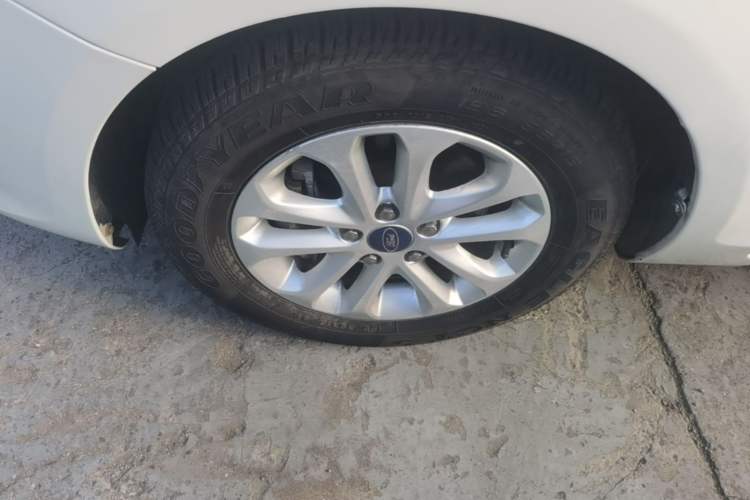 Used Ford Focus 2013 Hatchback Classic 1.8L Automatic Base Model Left Front Wheel Hub