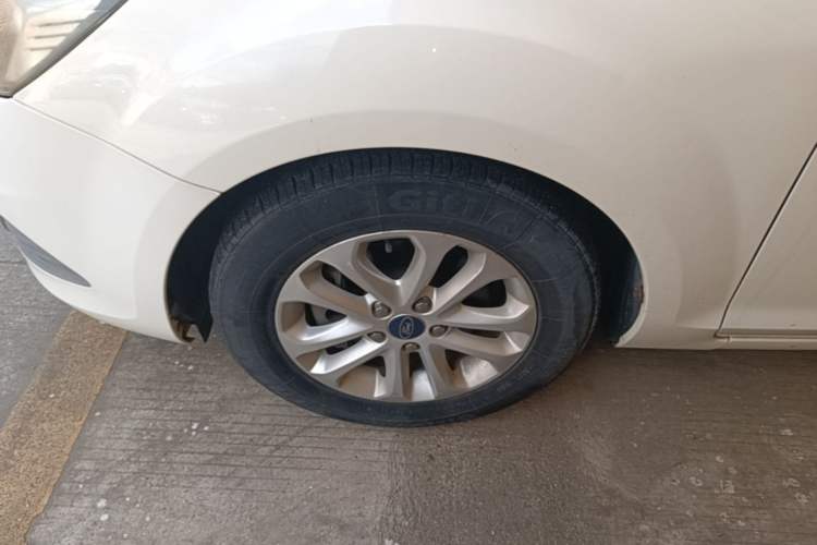 Used Ford Focus 2013 Hatchback Classic 1.8L Automatic Base Model Left Front Wheel Hub
