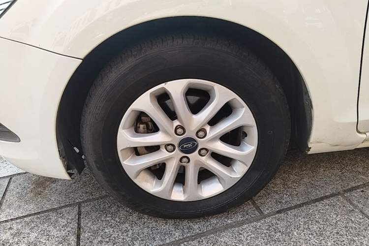 Used Ford Focus 2013 Hatchback Classic 1.8L Automatic Millionth Anniversary Edition Left Front Wheel Hub