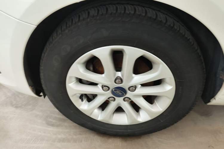 Used Ford Focus 2013 Hatchback Classic 1.8L Automatic Base Model Left Front Wheel Hub