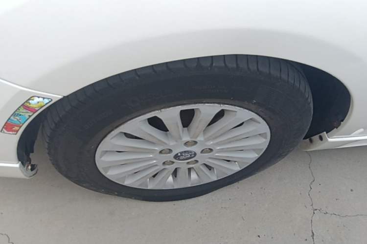 Used Ford Focus 2013 Hatchback Classic 1.8L Automatic Fashion Edition Left Front Wheel Hub