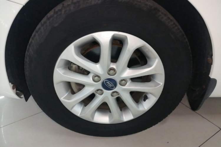 Used Ford Focus 2013 Hatchback Classic 1.8L Automatic Base Model Left Front Wheel Hub