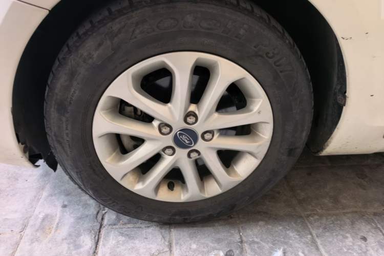 Used Ford Focus 2013 Hatchback Classic 1.8L Automatic Base Model Left Front Wheel Hub