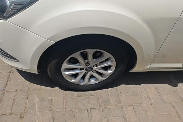 Used Ford Focus 2013 Hatchback Classic 1.8L Automatic Base Model Left Front Wheel Hub