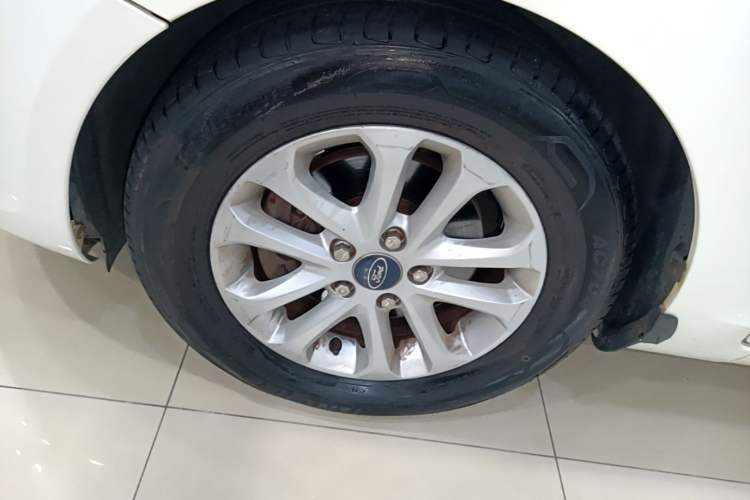 Used Ford Focus 2013 Hatchback Classic 1.8L Manual Base Model Left Front Wheel Hub