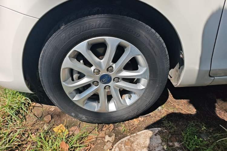 Used Ford Focus 2013 Hatchback Classic 1.8L Automatic Millionth Anniversary Edition Left Front Wheel Hub