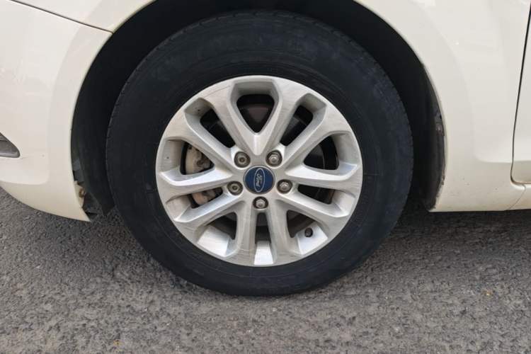 Used Ford Focus 2013 Hatchback Classic 1.8L Manual Base Model Left Front Wheel Hub