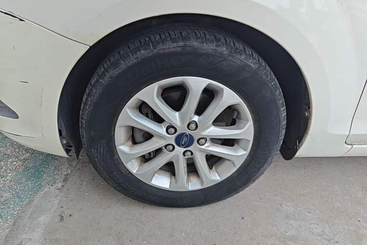 Used Ford Focus 2013 Hatchback Classic 1.8L Manual Base Model Left Front Wheel Hub