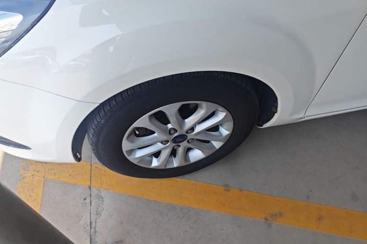 Used Ford Focus 2013 Hatchback Classic 1.8L Manual Base Model Left Front Wheel Hub