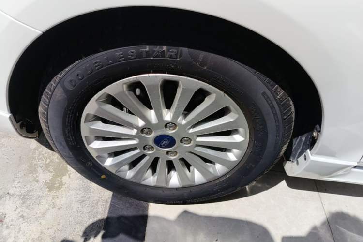 Used Ford Focus 2013 Hatchback Classic 1.8L Automatic Fashion Edition Left Front Wheel Hub