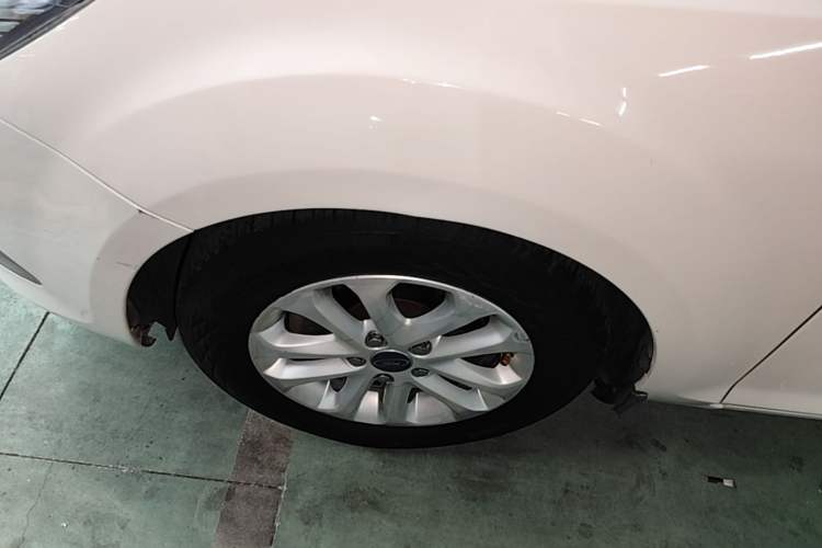Used Ford Focus 2013 Hatchback Classic 1.8L Automatic Base Model Left Front Wheel Hub
