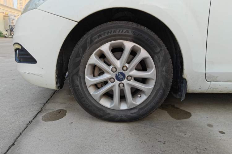 Used Ford Focus 2013 Sedan Classic 1.8L Automatic Base Model Left Front Wheel Hub