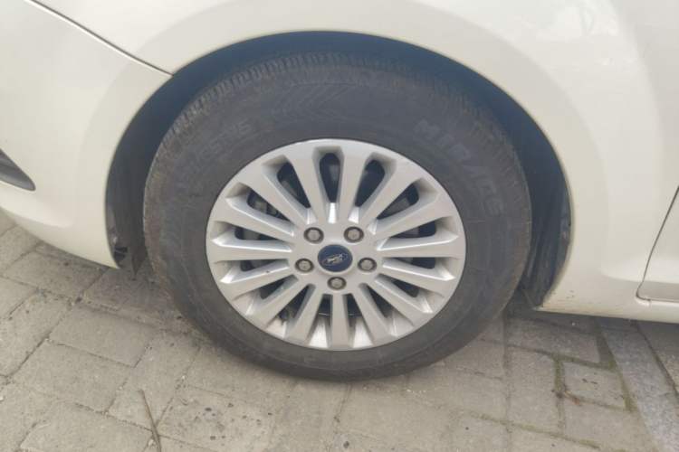 Used Ford Focus 2013 Sedan Classic 1.8L Automatic Fashion Edition Left Front Wheel Hub