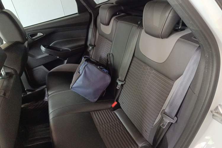 Used Ford Focus 2013 2.0T ST Standard Edition Left Rear Seat