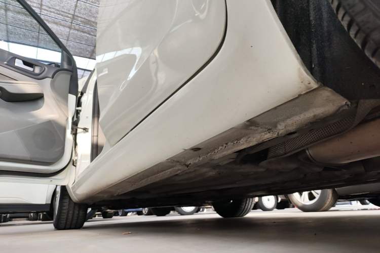 Used Ford Focus 2013 Hatchback Classic 1.8L Automatic Base Model Left Side Sill