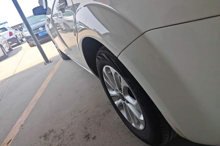 Used Ford Focus 2013 Hatchback Classic 1.8L Manual Base Model Left Side Sill