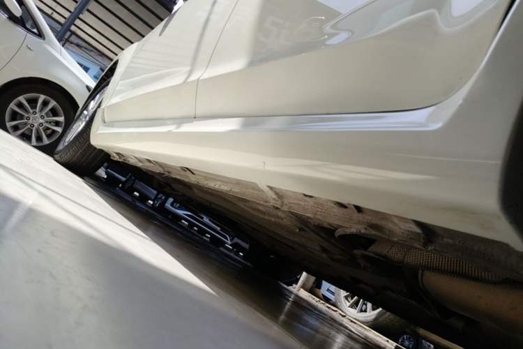 Used Ford Focus 2013 Hatchback Classic 1.8L Automatic Fashion Edition Left Side Sill