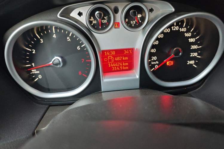 Used Ford Focus 2013 Sedan Classic 1.8L Manual Fashion Edition Odometer Close Up
