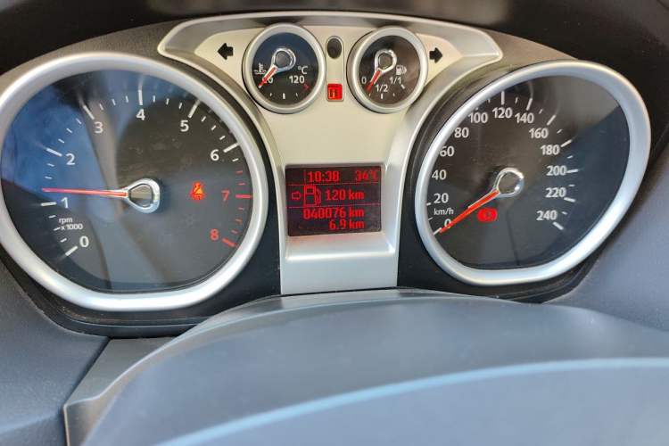 Used Ford Focus 2013 Hatchback Classic 1.8L Automatic Fashion Edition Odometer Close Up