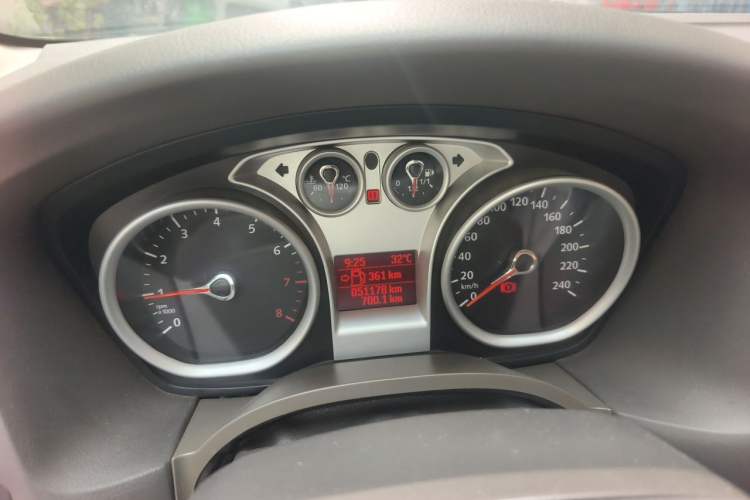 Used Ford Focus 2013 Sedan Classic 1.8L Manual Fashion Edition Odometer Close Up