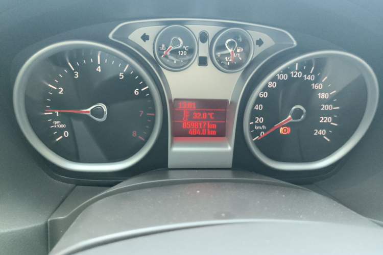 Used Ford Focus 2013 Hatchback Classic 1.8L Manual Fashion Edition Odometer Close Up