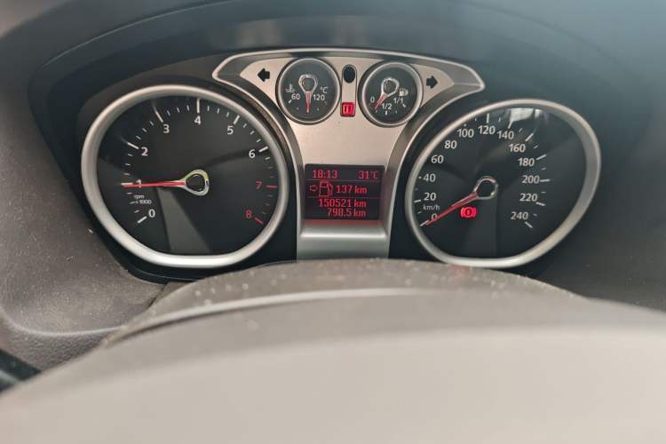 Used Ford Focus 2013 Sedan Classic 1.8L Manual Base Model Odometer Close Up