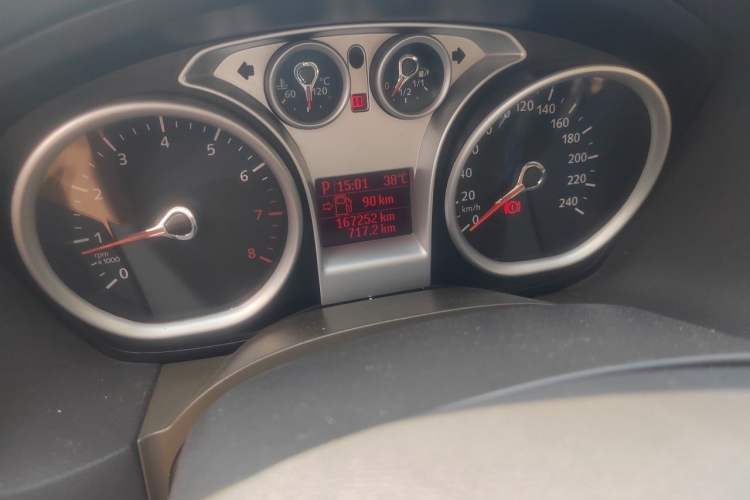Used Ford Focus 2013 Sedan Classic 1.8L Automatic Fashion Edition Odometer Close Up