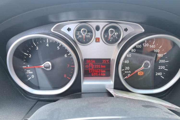 Used Ford Focus 2013 Hatchback Classic 1.8L Manual Base Model Odometer Close Up