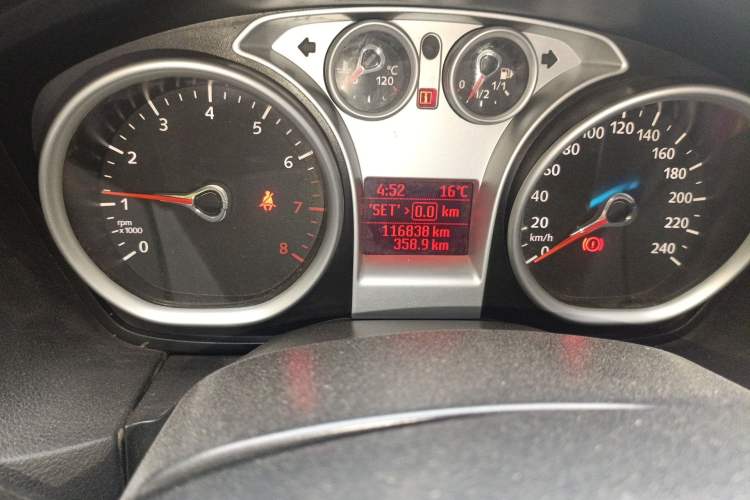 Used Ford Focus 2013 Hatchback Classic 1.8L Manual Base Model Odometer Close Up