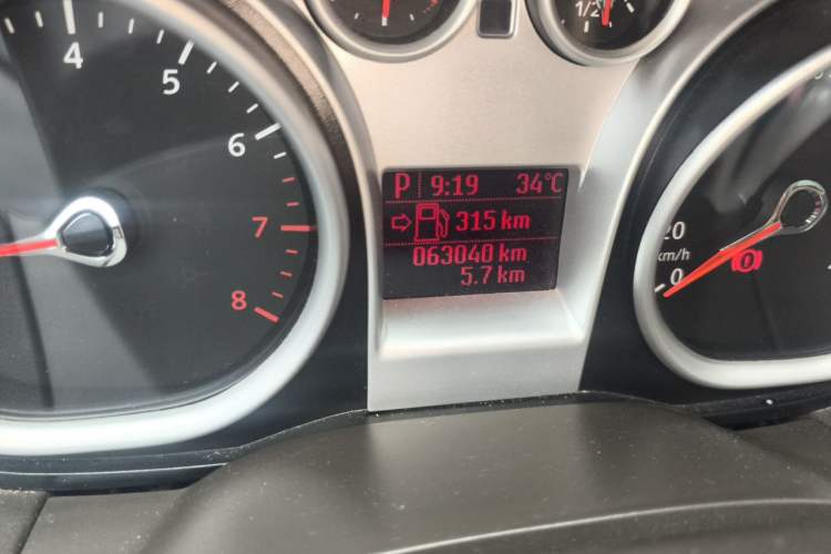 Used Ford Focus 2013 Hatchback Classic 1.8L Automatic Fashion Edition Odometer Close Up
